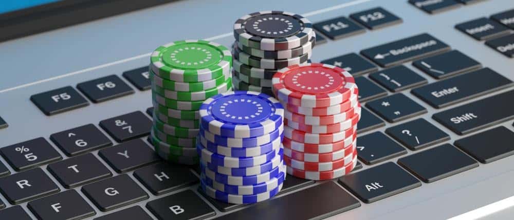 piles de jetons sur un clavier