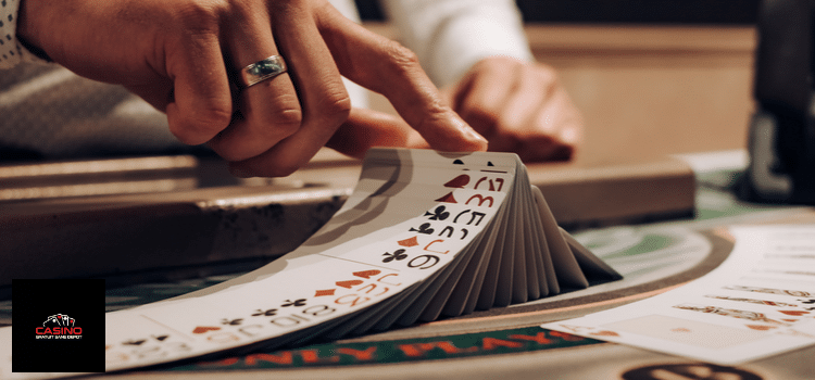 croupier maitrisant les cartes